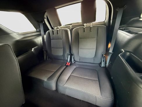 Used 2019 Ford Explorer XLT w/ Equipment Group 201A AWD/4WD image 16