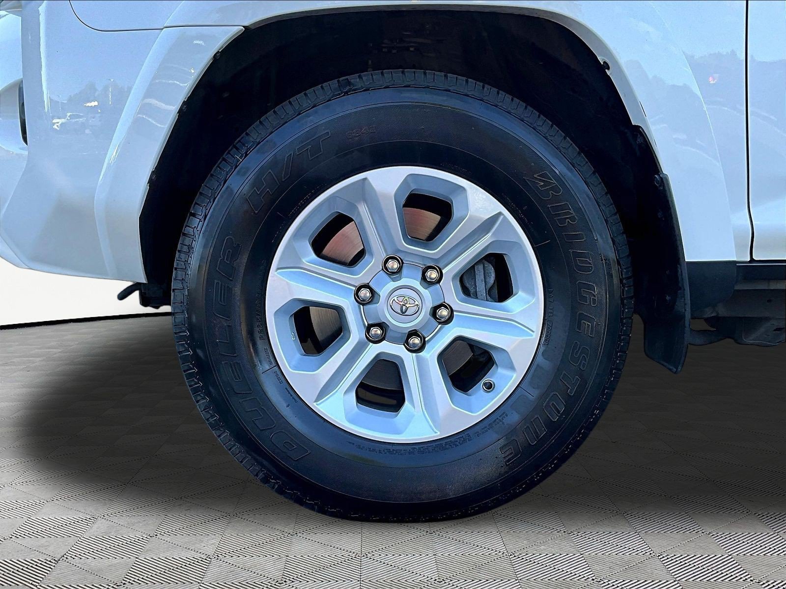 Used 2023 Toyota 4Runner SR5 Premium w/ Moonroof Package RWD image 34