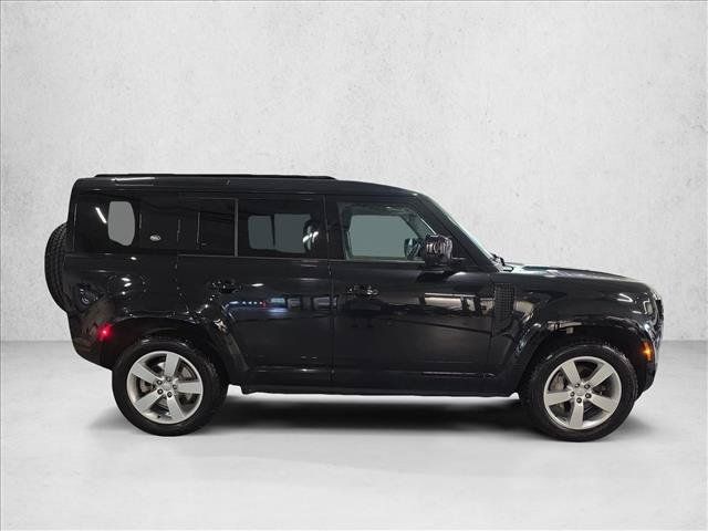 Used 2024 Land Rover Defender 110 X-Dynamic SE AWD/4WD image 4
