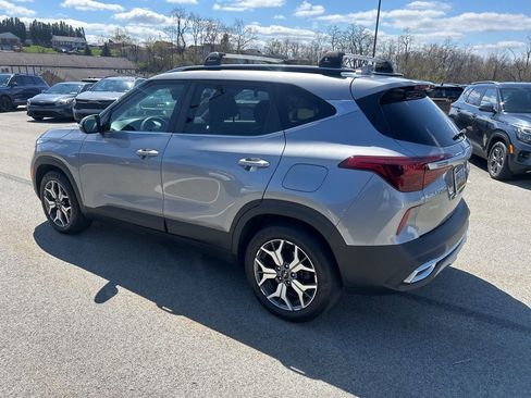 Certified 2022 Kia Seltos EX image 4