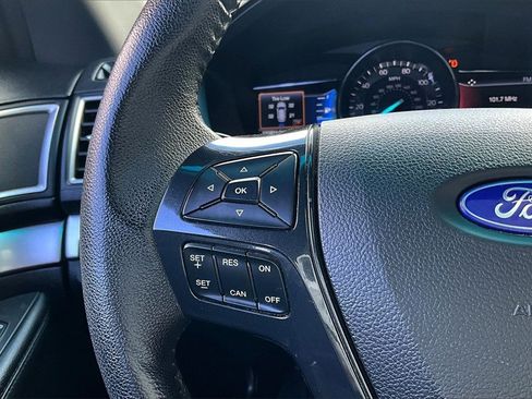 Used 2017 Ford Explorer XLT w/ XLT Technology Feature Bundle image 11