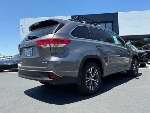 Used 2018 Toyota Highlander Plus w/ Preferred Accessory Package AWD/4WD image 13