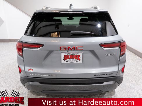 Used 2025 GMC Terrain Elevation w/ Elevation Premium Package image 4