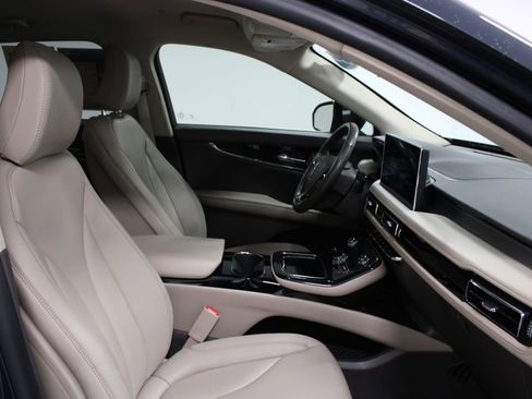 Used 2023 Lincoln Nautilus AWD w/ Premium Package image 28