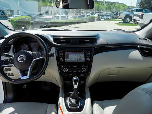 Used 2018 Nissan Rogue Sport SL AWD/4WD image 30