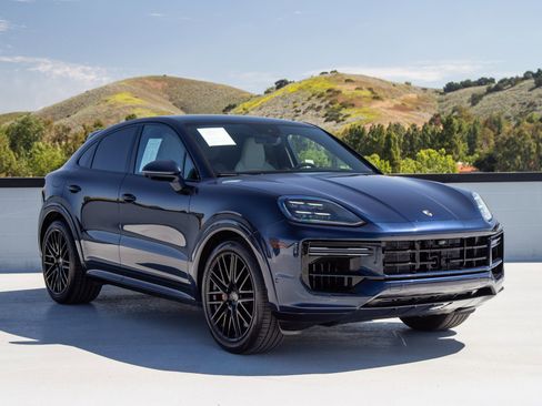 Certified 2025 Porsche Cayenne Turbo AWD/4WD image 7