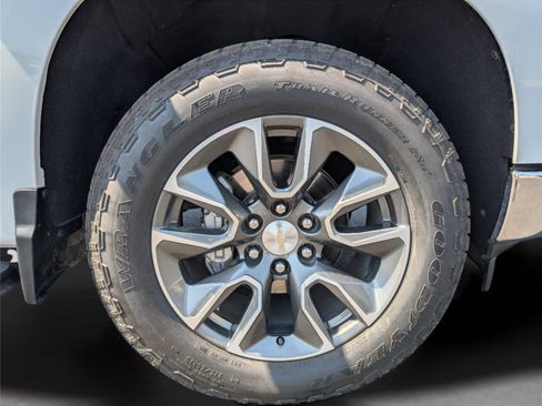 Used 2023 Chevrolet Silverado 1500 LT image 41