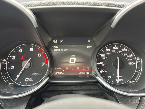 Used 2018 Alfa Romeo Giulia Ti Sport w/ Quick Order Package 22S Sport AWD/4WD image 10