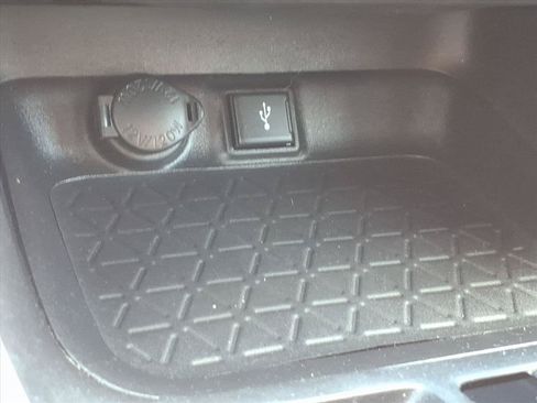 Used 2021 Toyota RAV4 XLE Premium AWD/4WD image 32