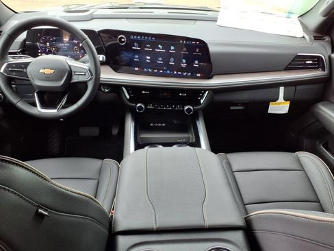 New 2025 Chevrolet Suburban Premier image 9