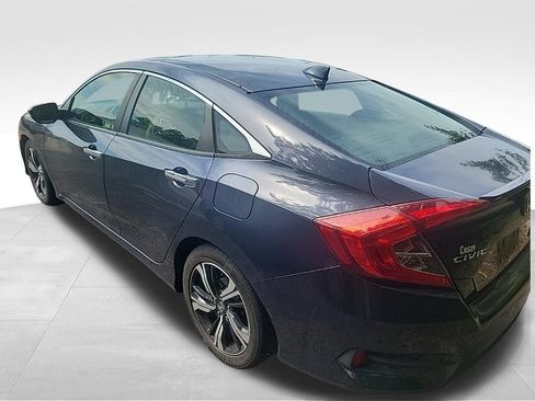 Used 2018 Honda Civic Touring image 2