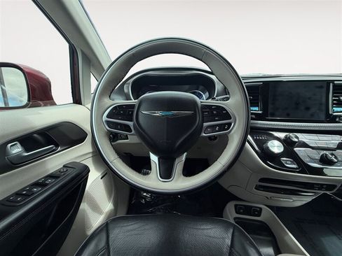 Used 2018 Chrysler Pacifica Limited w/ Advanced Safetytec Group FWD image 13
