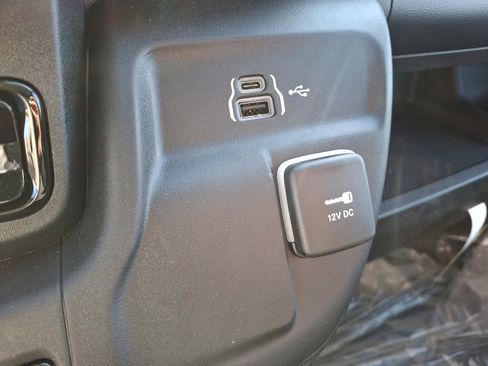 New 2024 RAM ProMaster 2500 w/ Convenience Group image 19