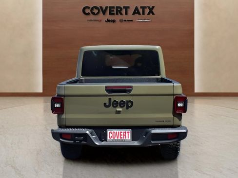 Used 2025 Jeep Gladiator Sport AWD/4WD image 4