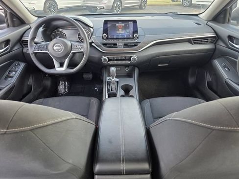 Used 2025 Nissan Altima 2.5 SV FWD image 8