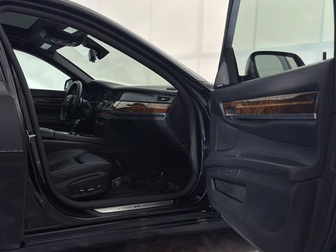 Used 2015 BMW 750Li xDrive AWD/4WD image 24