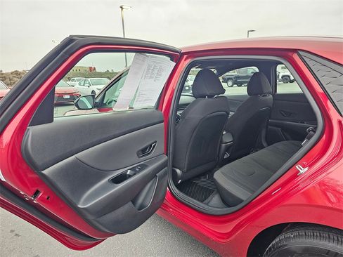 Used 2025 Hyundai Elantra Sport image 16