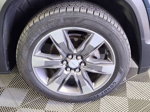 Used 2019 GMC Acadia SLT w/ LPO, Floor Liner Package image 9