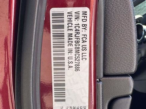 Used 2021 Jeep Grand Cherokee Limited image 14