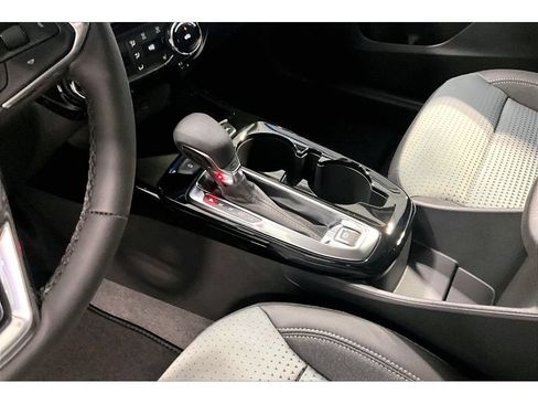 New 2026 Chevrolet Trax LT w/ LT Convenience Package FWD image 9