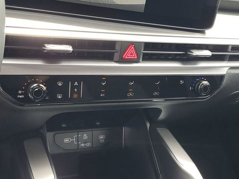 New 2026 Kia Sorento LX FWD image 17