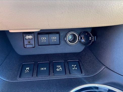 Used 2018 Toyota Highlander XLE AWD/4WD image 33