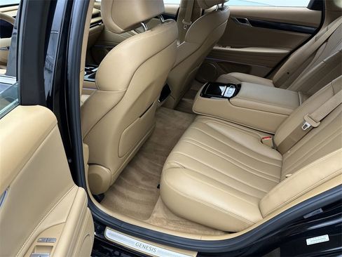 Certified 2025 Genesis G80 2.5T image 22
