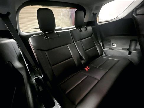 Used 2024 Ford Explorer Limited image 23