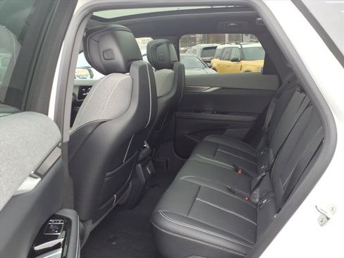 Certified 2025 Cadillac Optiq Luxury 1 w/ LPO, Floor Liner Package image 16