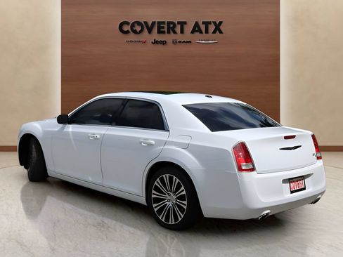 Used 2014 Chrysler 300 S RWD image 3