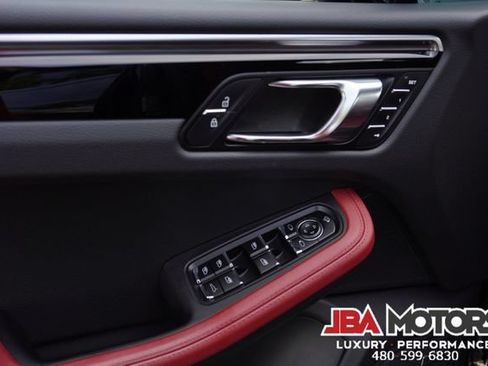 Used 2024 Porsche Macan AWD/4WD image 86