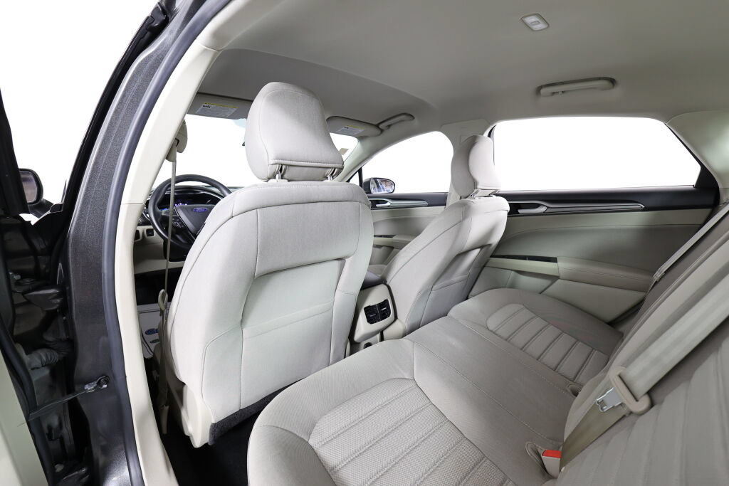 Used 2019 Ford Fusion SE FWD image 14
