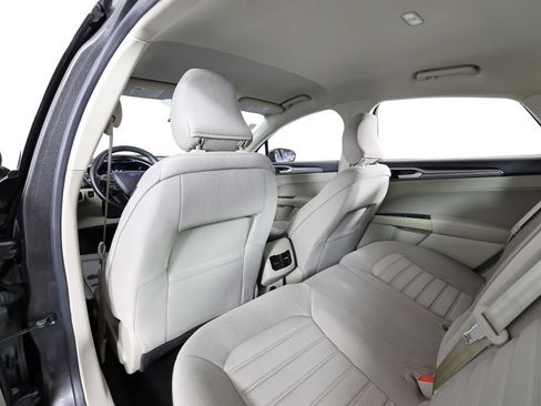 Used 2019 Ford Fusion SE FWD image 14