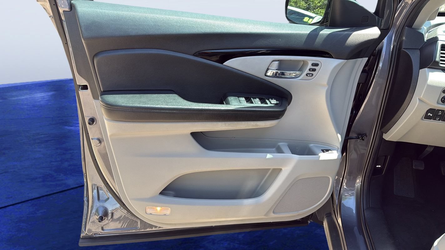 Used 2021 Honda Pilot Touring image 10