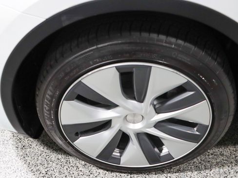 Used 2023 Tesla Model Y Long Range image 11