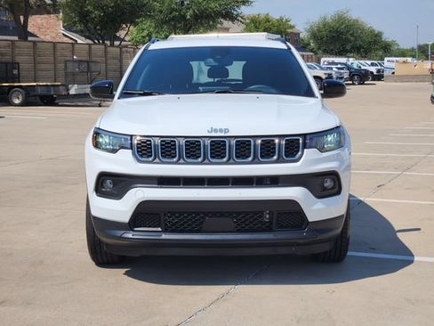 Used 2025 Jeep Compass Latitude AWD/4WD image 9