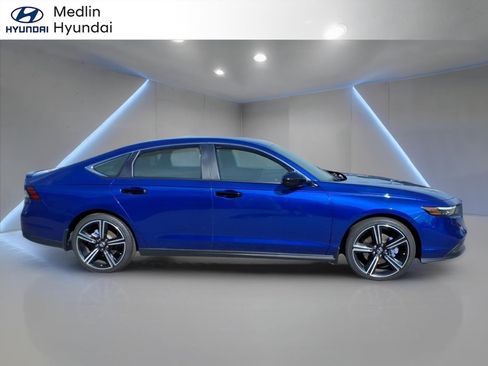 Used 2025 Honda Accord Sport image 2
