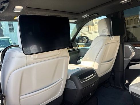 Used 2025 Cadillac Escalade Sport Platinum AWD/4WD image 12