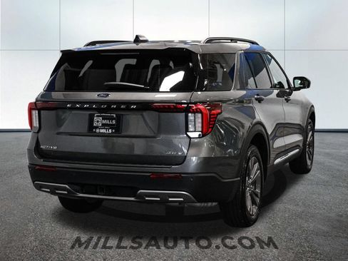 Used 2025 Ford Explorer Active w/ Active Comfort Package AWD/4WD image 7