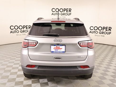 Used 2018 Jeep Compass Latitude FWD image 21