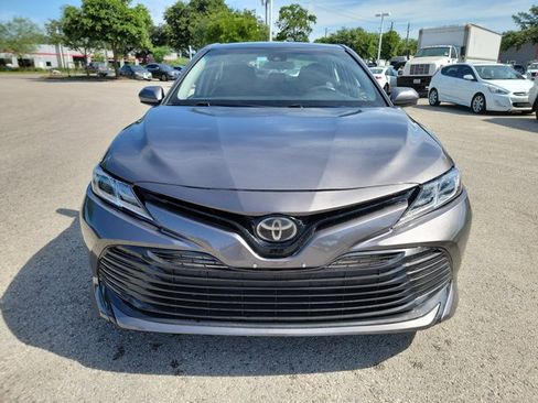 Used 2018 Toyota Camry LE FWD image 2