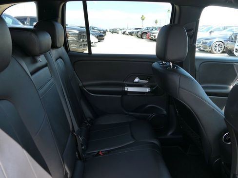 Used 2023 Mercedes-Benz GLB 250 4MATIC image 23