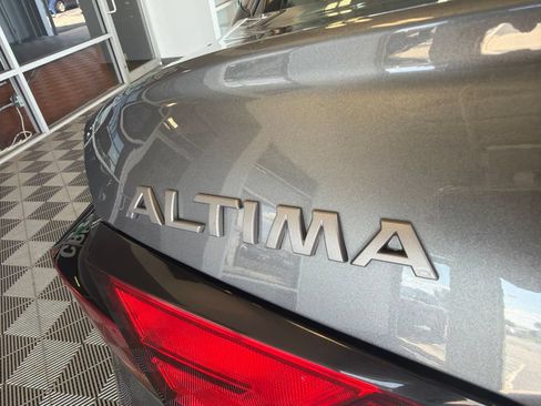 Used 2024 Nissan Altima 2.5 SV FWD image 8