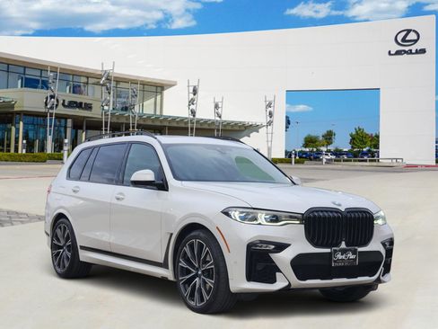 Used 2022 BMW X7 M50i w/ Executive Package image 2