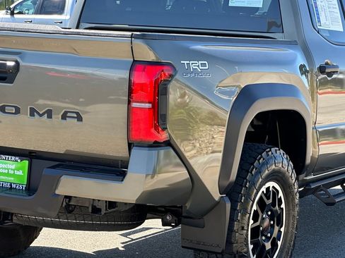 Used 2025 Toyota Tacoma TRD Off-Road AWD/4WD image 10