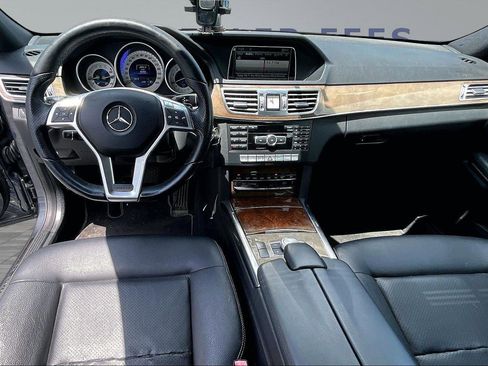 Used 2014 Mercedes-Benz E 350 4MATIC Sedan image 7