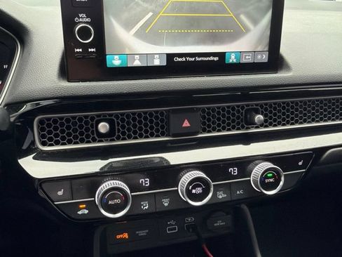 Used 2024 Honda Civic Touring image 3