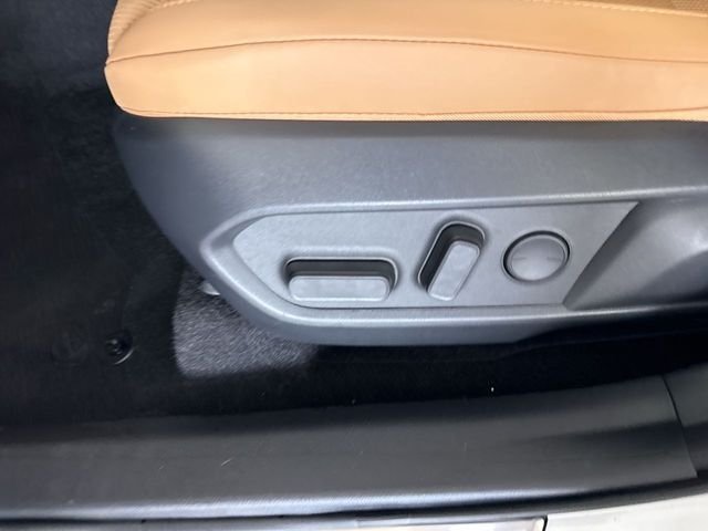 New 2026 Lexus ES 350e w/ Convenience Package FWD image 12