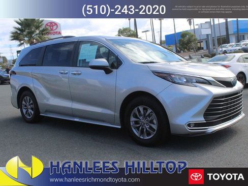 Used 2024 Toyota Sienna XLE image 5
