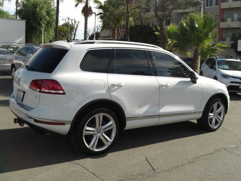 Used 2016 Volkswagen Touareg Executive AWD/4WD image 14